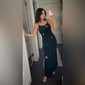Vntg Velvet Embroidered Elegant Black Floral Maxi Dress